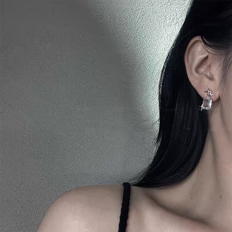 Anting Tusuk Bentuk Kubus Gula / Bintang simple Untuk Wanita