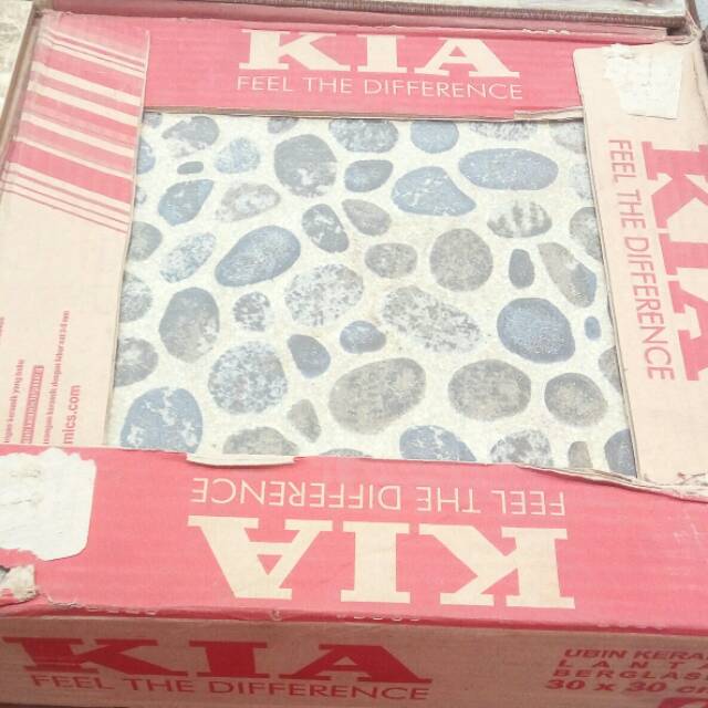 Keramik lantai motif batu kali coral 30x30