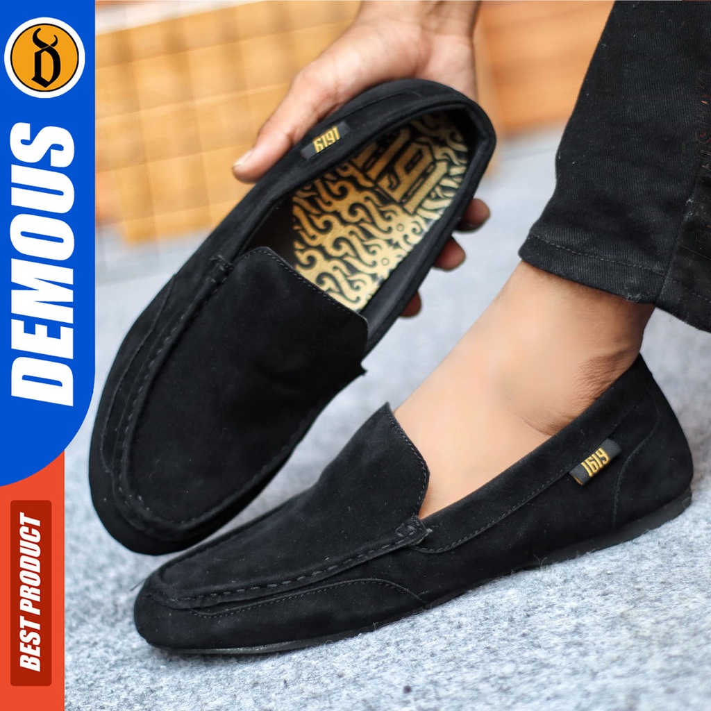 DEMOUS - Sepatu Casual Slip-On Hitam Pria Kerja