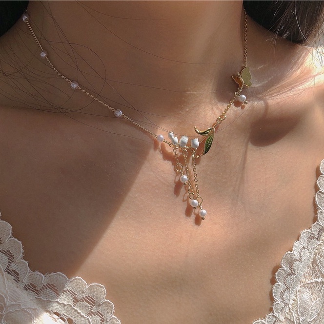 Kalung Rantai Dengan Liontin Bunga Lily Putih Elegan Unik Untuk Wanita