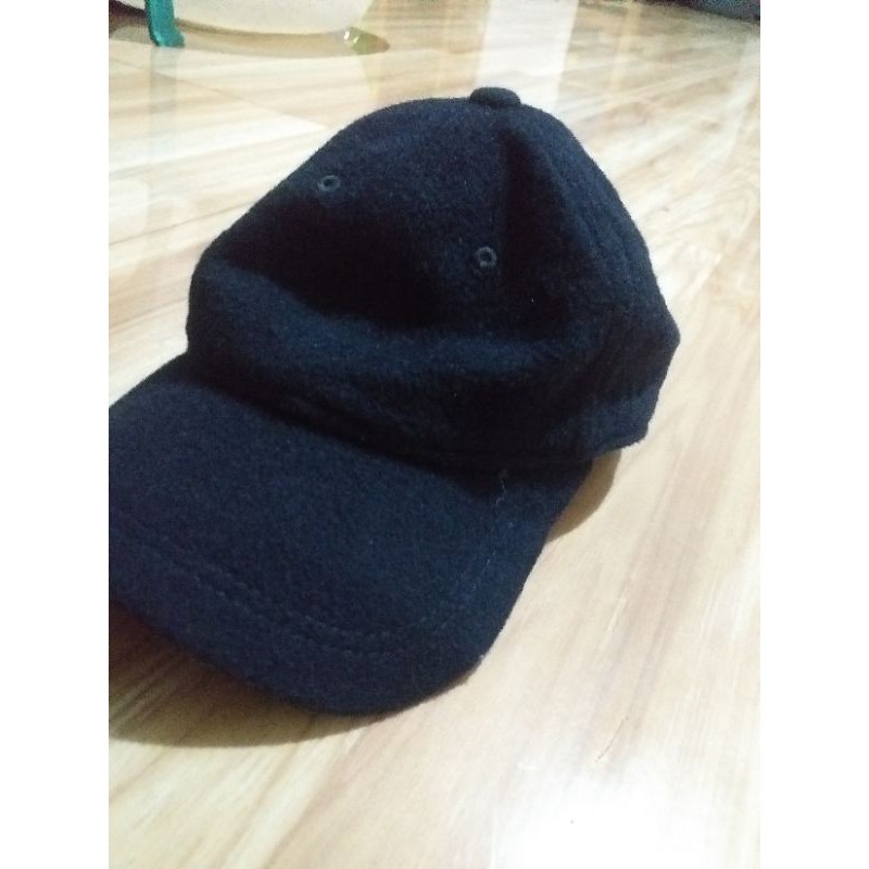 topi second uniqlo