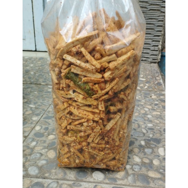 

baso goreng stik pedas aroma daun jeruk 250gram-basreng daun jeruk pedas-baso goreng pedas aroma daun jeruk