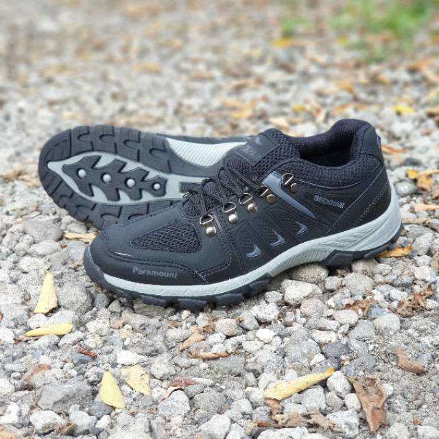 sepatu olahraga dan outdoor sepatu hiking low semata kaki bertali bahan mesh ruber murah berkualitas