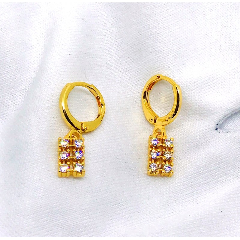 anting wanita //anting permata //anting lapis emas//perhiasan //anting