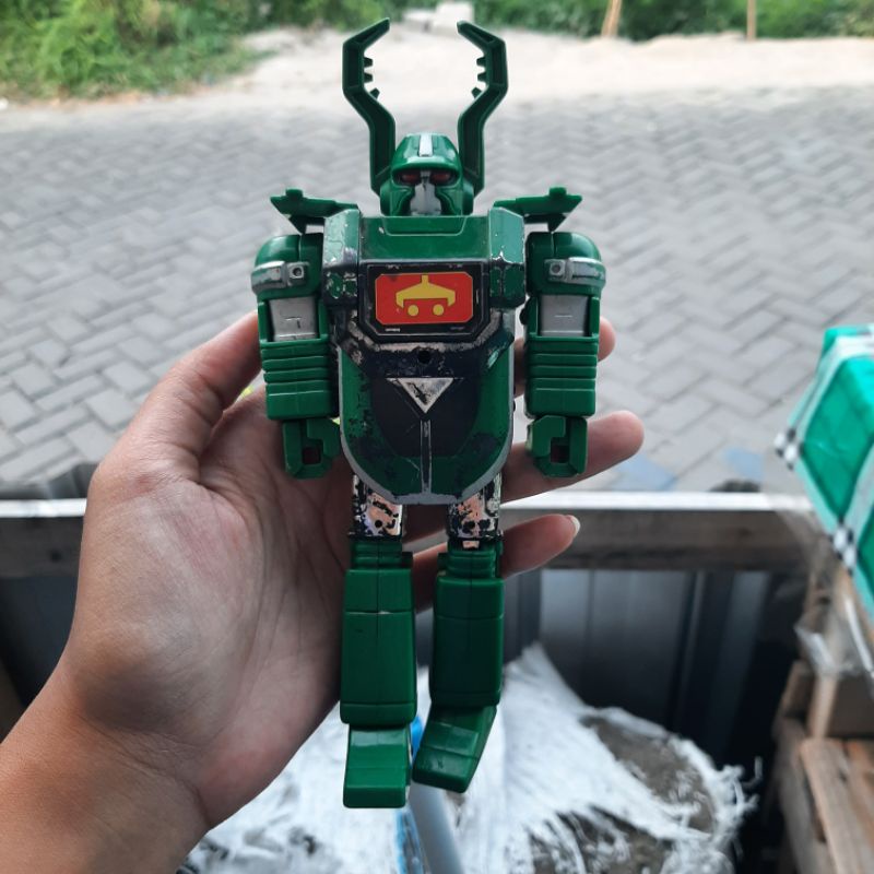 mainan anak/figure dikoleksi robot kabutaku bandai