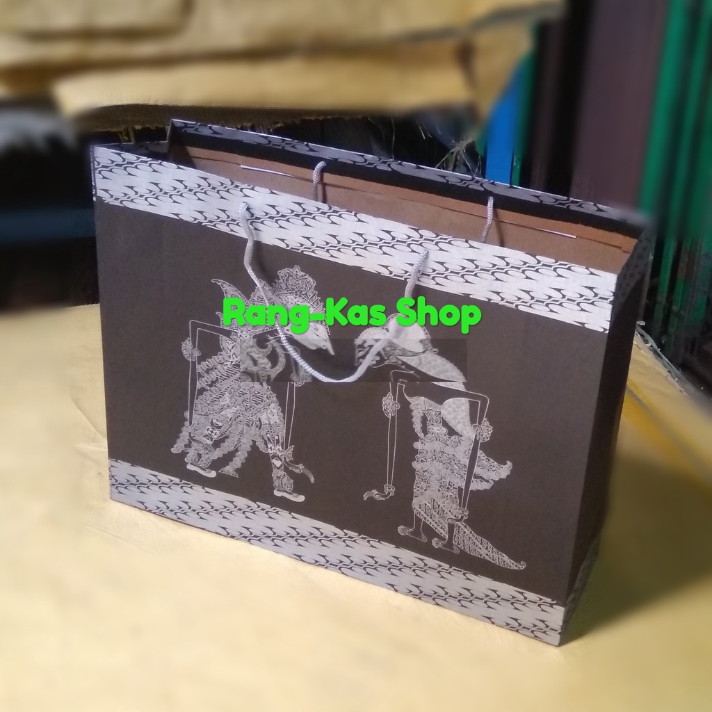 

Paperbag Batik Wayang Silver XL Landscape kraft doff