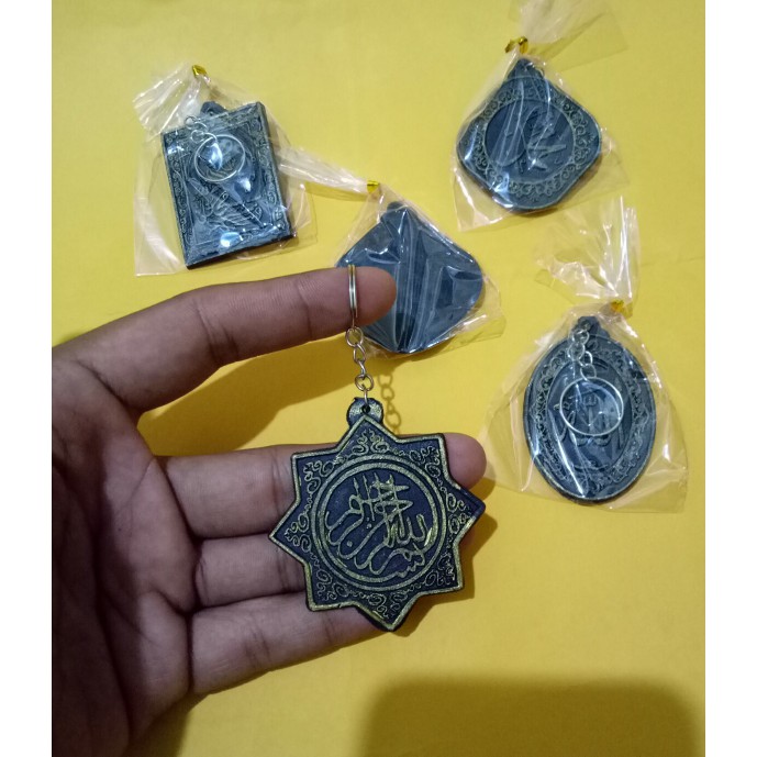 SOUVENIR PERNIKAHAN GANTUNGAN KUNCI KALIGRAFI SOUVENIR KALIGRAFI BAHAN RESIN