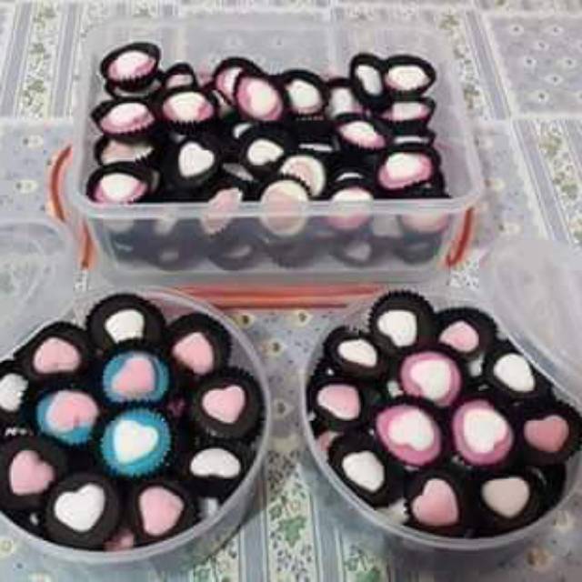 

Coklat candy emak natan..perpaduan dri coklat asli dan candy yuppi.mantul deh