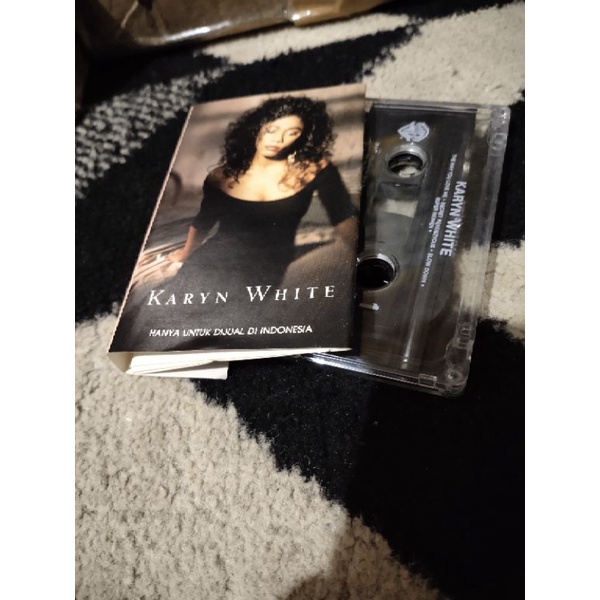 kaset pita karyn white