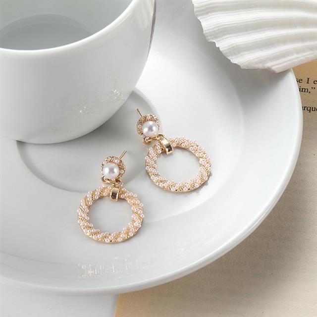 925 jarum perak Korea fashion pearl anting-anting anting-anting niche temperamen all-match lingkaran