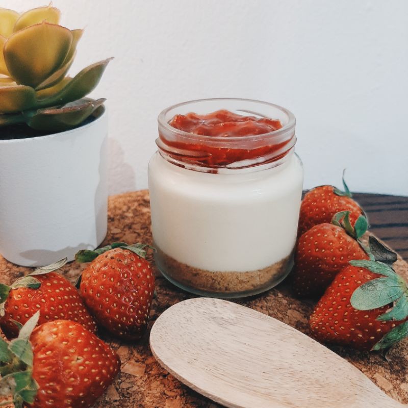 

Strawberry Cheesecake in Jar by Soojary