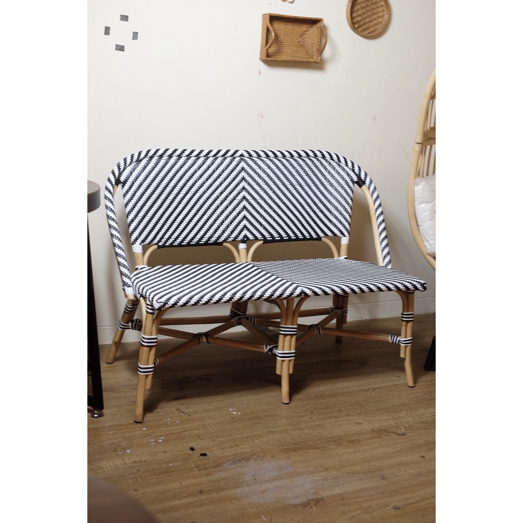 me&dots - Kursi Rotan Sintetis Panjang/Kursi 2 Seater/Kursi Anyaman Plastik/Kursi Cafe Resto