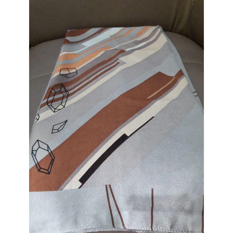 1 pasmina arniz dan 1 kerudung segi empat motif