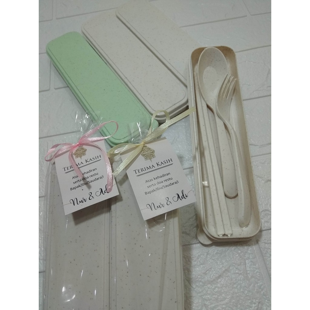 Souvenir sendok garpu jerami