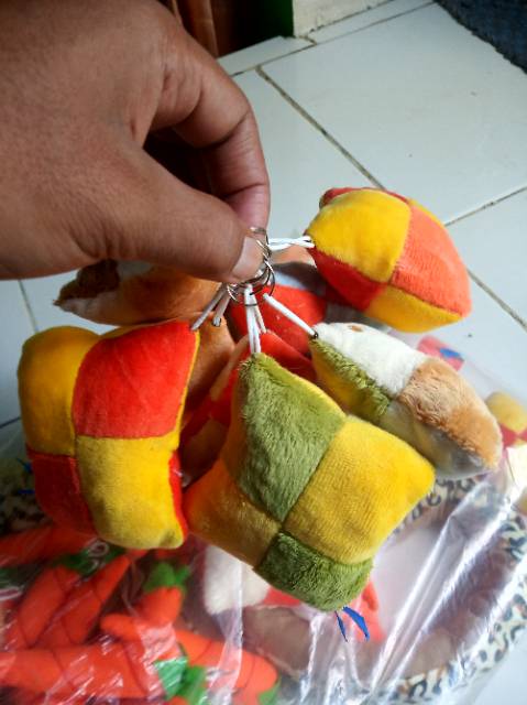 Boneka Gantungan kunci /souvenir pernikahan wortel(beli 10 gratis 2).