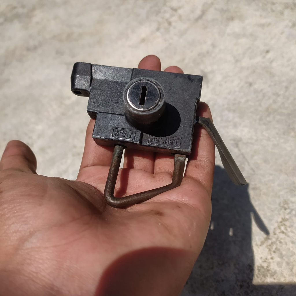 Kunci Jok Jog Sadel Motor Yamaha RXZ Rxz Original Copotan Orisinil Motor