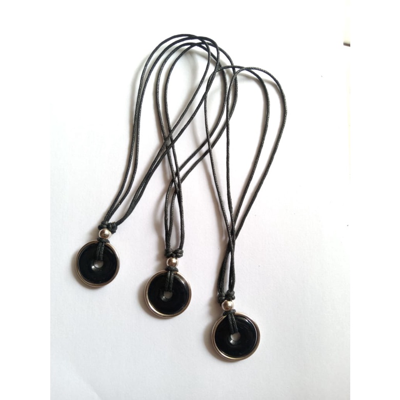 KALUNG TALI HITAM LIONTIN CIN-CIN PRIA WANITA/STENLIS STEEL/TITANIUM/COD