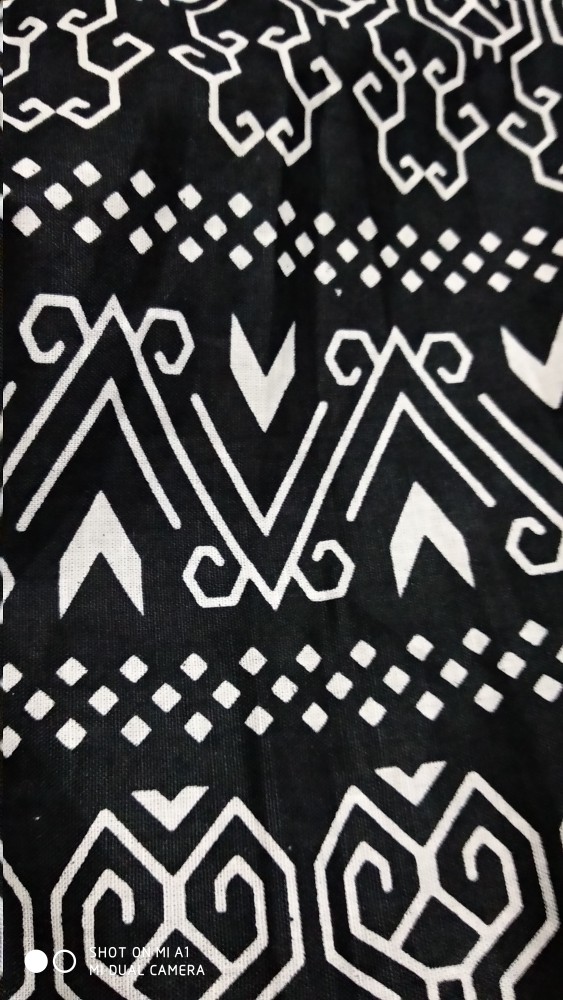 Kemeja Hem Baju Batik Pria Lengan Panjang Monochrome Motif Monosemut Tribal Kalimantan