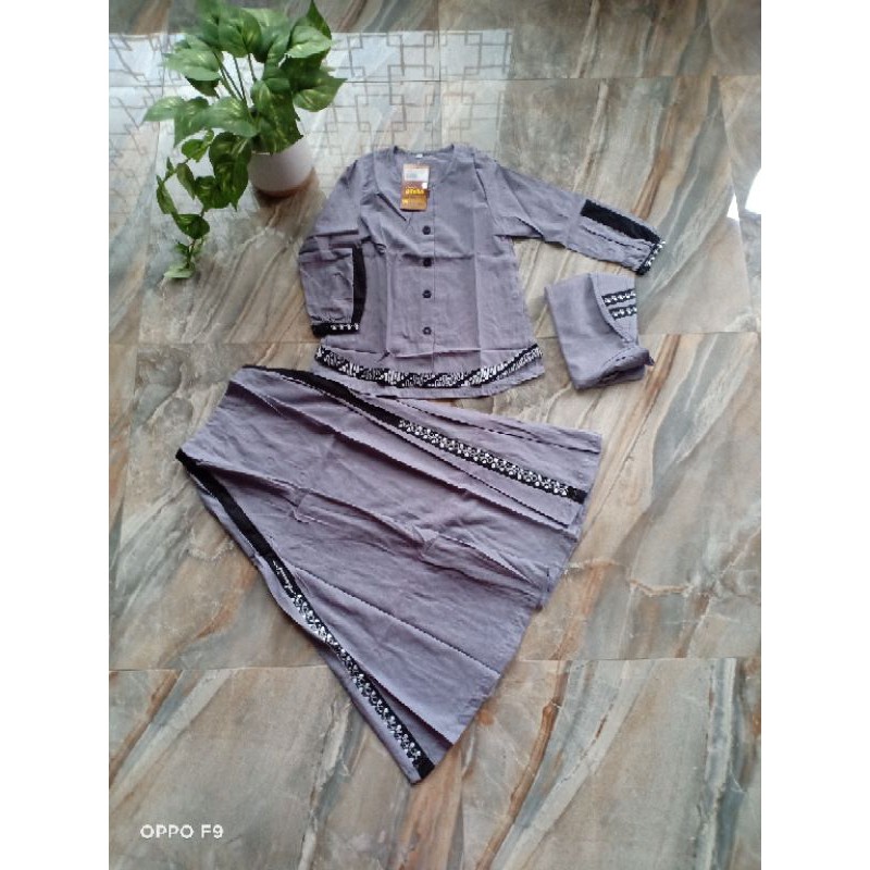Setelan Rok Anak Dannis size 3 D Monochrome