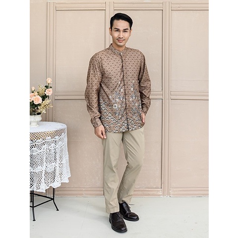 Keenan Shirt in Coastal Grey - Wearing Klamby - S