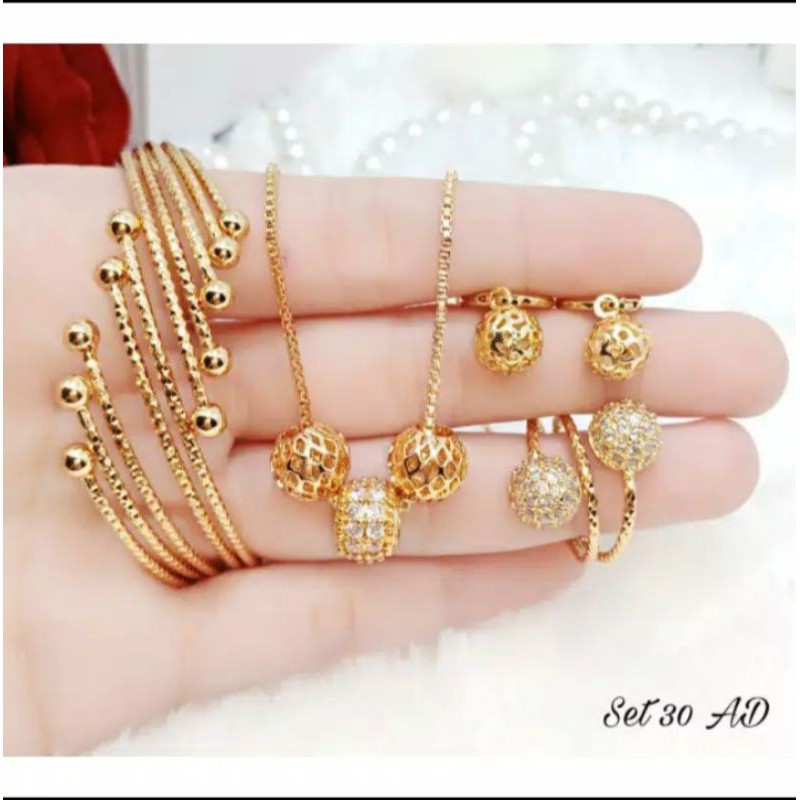 Set perhiasan gelang bulat anting kalung cincin mewah lapis emas gold 18k