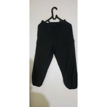 celana jogger cargo loose fit women by uniqlo