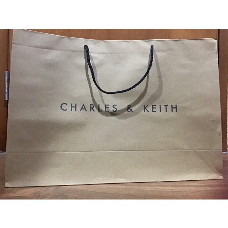 

PAPER BAG KANTONGAN TAS CHARLES & KEITH ORIGINAL 100%