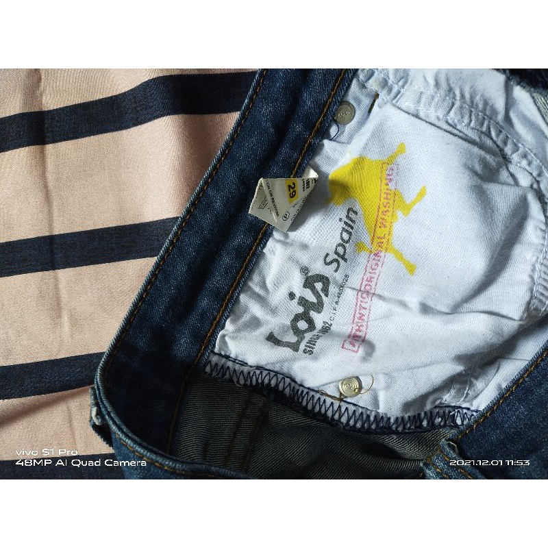 Preloved celana jeans lois spain (original)