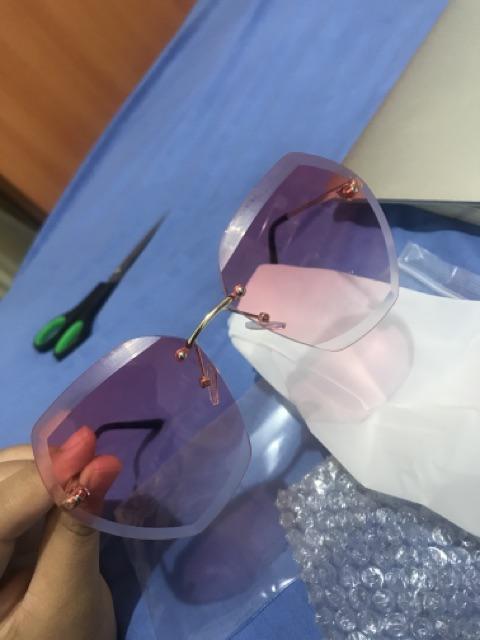 Kacemeta Hltem Wanite Kotak Ukuren Kecil Gaye Mate Kuceing Untuek Barbalik