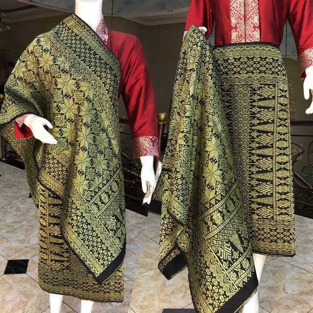 SONGKET LEPUS KRISTAL. Bahan sutra alam - Benang Emas kristal. Hitam