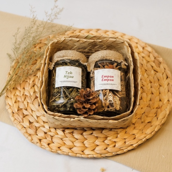 

UMA / Hampers Wedangan / Hampers Minuman / Hampers Lebaran / Hampers Wedding / Kado Ulang Tahun / Hampers Ramadhan
