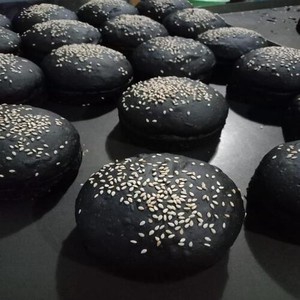 

Roti Burger Hitam / Black Burger Bun / Wijen / Roti Uk. 85gr (12pcs/pak)