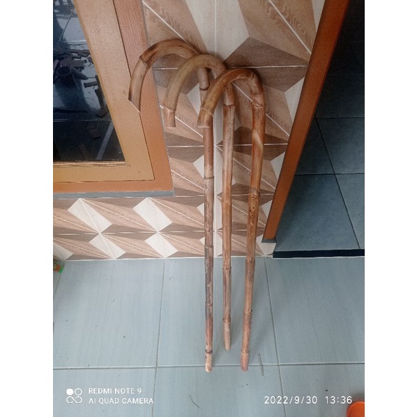 Tongkat  jalan lansia sederhana kayu rotan pres 1.buah