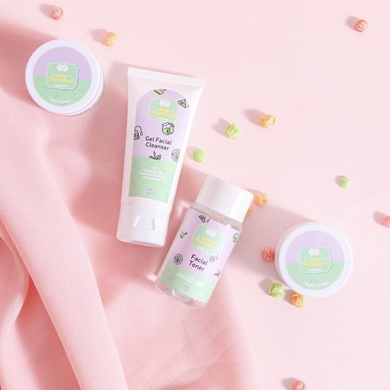 G6Q8 [READY] Skincare Travel Set By  Hello Brightening Acne Treatment