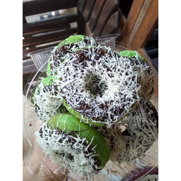 

(KHUSUS PENGIRIMAN KLUNGKUNG BALI) Donat Pandan Cokelat Keju