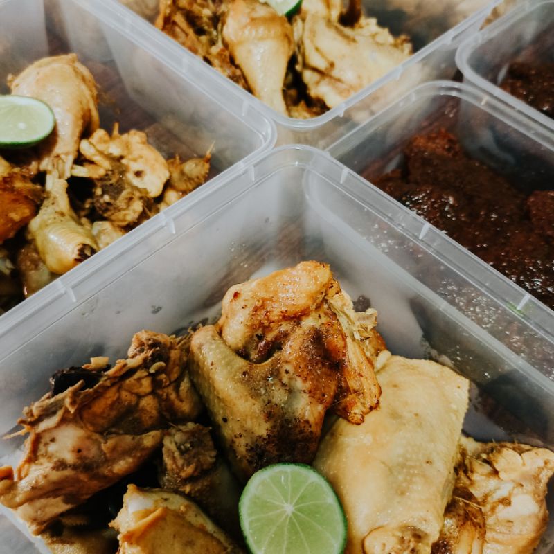 

Ayam Ungkep Bumbu Kuning Khas Ayam Sambel Ibu Dedeh