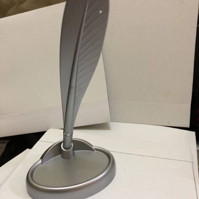 

Pulpen standing bulu