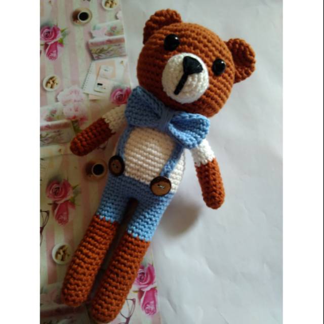 Boneka rajut beruang