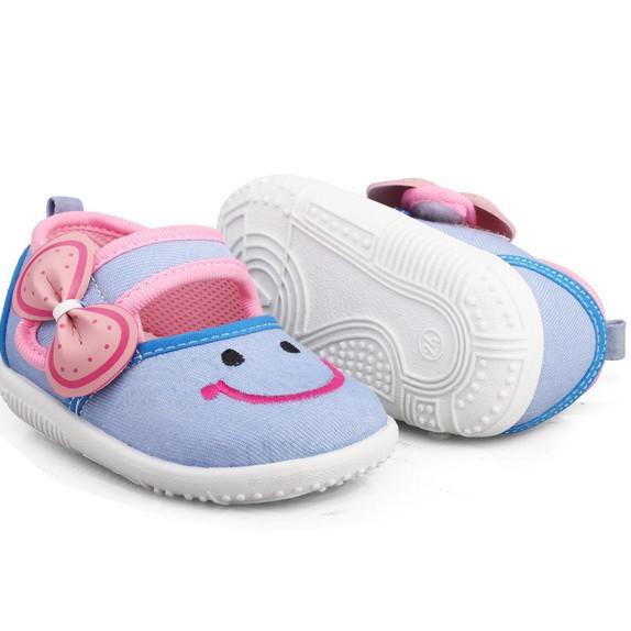  sepatu  anak  perempuan  denim umur  1  2 tahun  bunyi KODE 