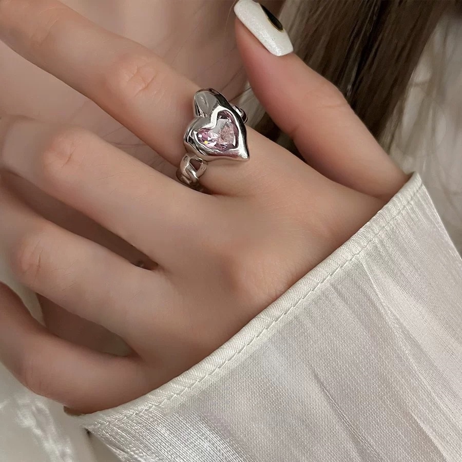 Cincin Silver Model Terbuka Dapat Disesuaikan Aksen Kristal Bentuk Hati Warna Pink Untuk Wanita