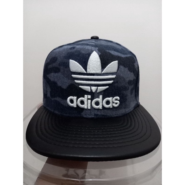 Topi adidas camo