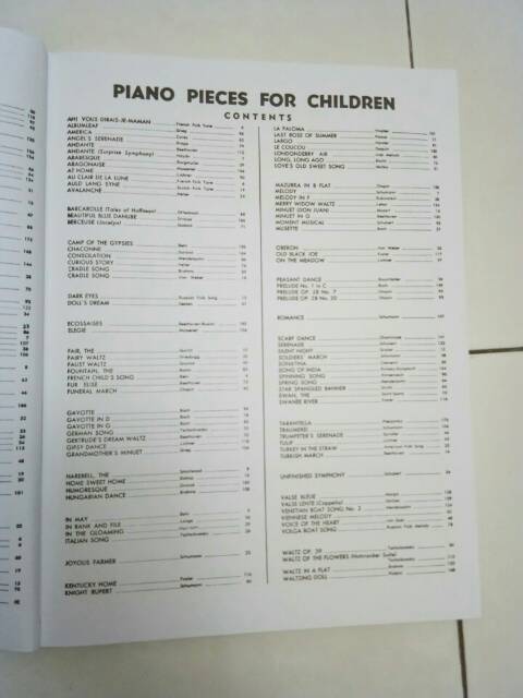 Piano pieces for children cover hijau buku piano original berisi lagu klasik