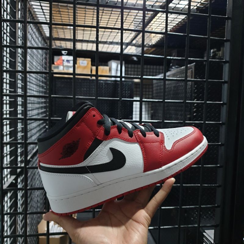 air jordan 1 mid chicago 2020