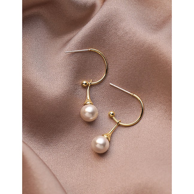 LRC Anting Tusuk Fashion Golden Drop-shaped Pearl Alloy Geometric Earrings P22315