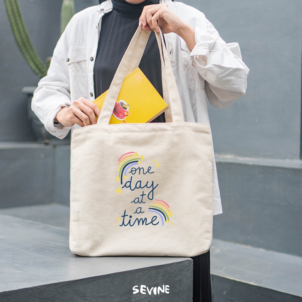 Sevine Tote Bag Kanvas Emily Resleting Kantong Tas Laptop Wanita Kuliah Sekolah Fashion Totebag Kerja Quotes Cute Rainbow Aesthetic - RF