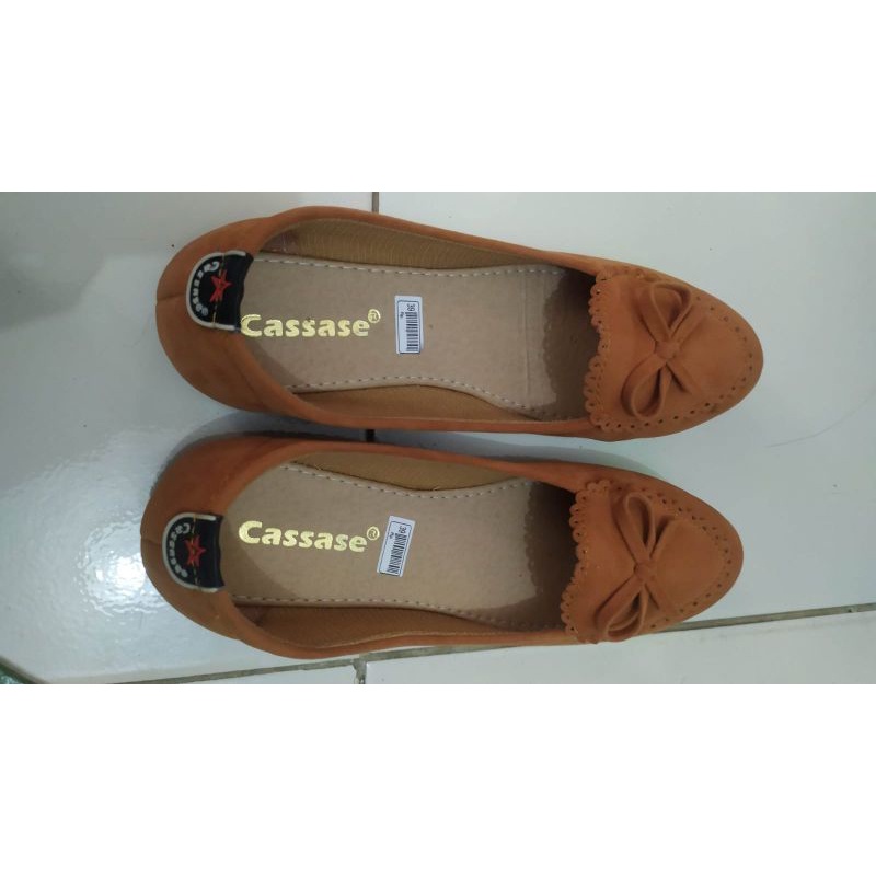 Sepatu flat wanita