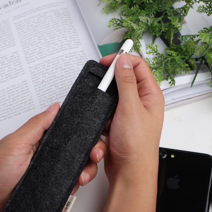 

(BISA COD) UCHII Felt Pen / Stylus Holder Case Cover | Sarung Pensil Anti Gores S - Hitam