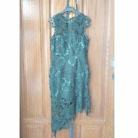 Miss Valley lace midi dress
