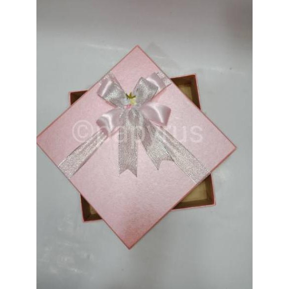 

Big Sale.. Papyrus 20x20 Tinggi 10cm Kotak Kado Gift Box