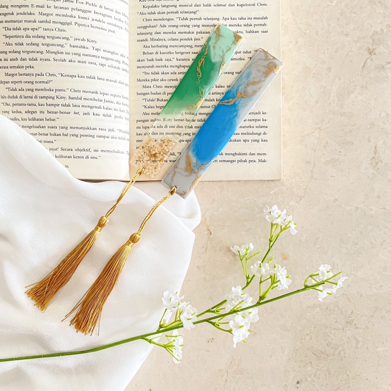 

Ariel Bookmarks by Bloom / pembatas buku resin / pembatas buku custom / pembatas buku aesthetic
